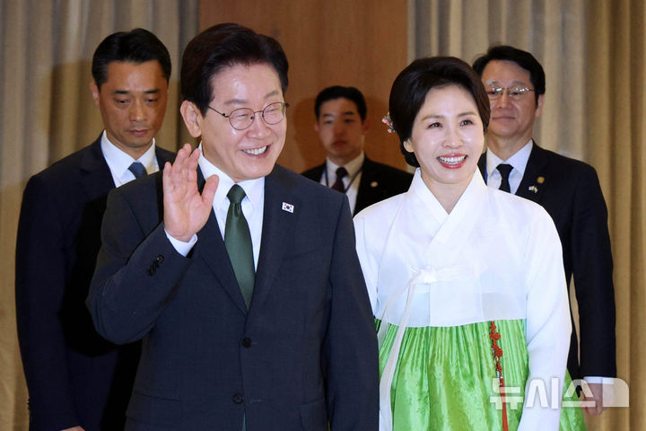 _印度首富夫人舞蹈_印度夫人