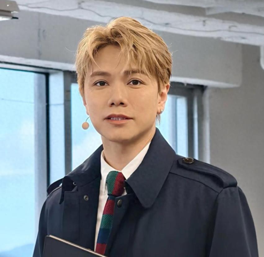 吃饭砸锅？张敬轩复出被全网抵制，官方连夜割席，英皇娱乐不无辜