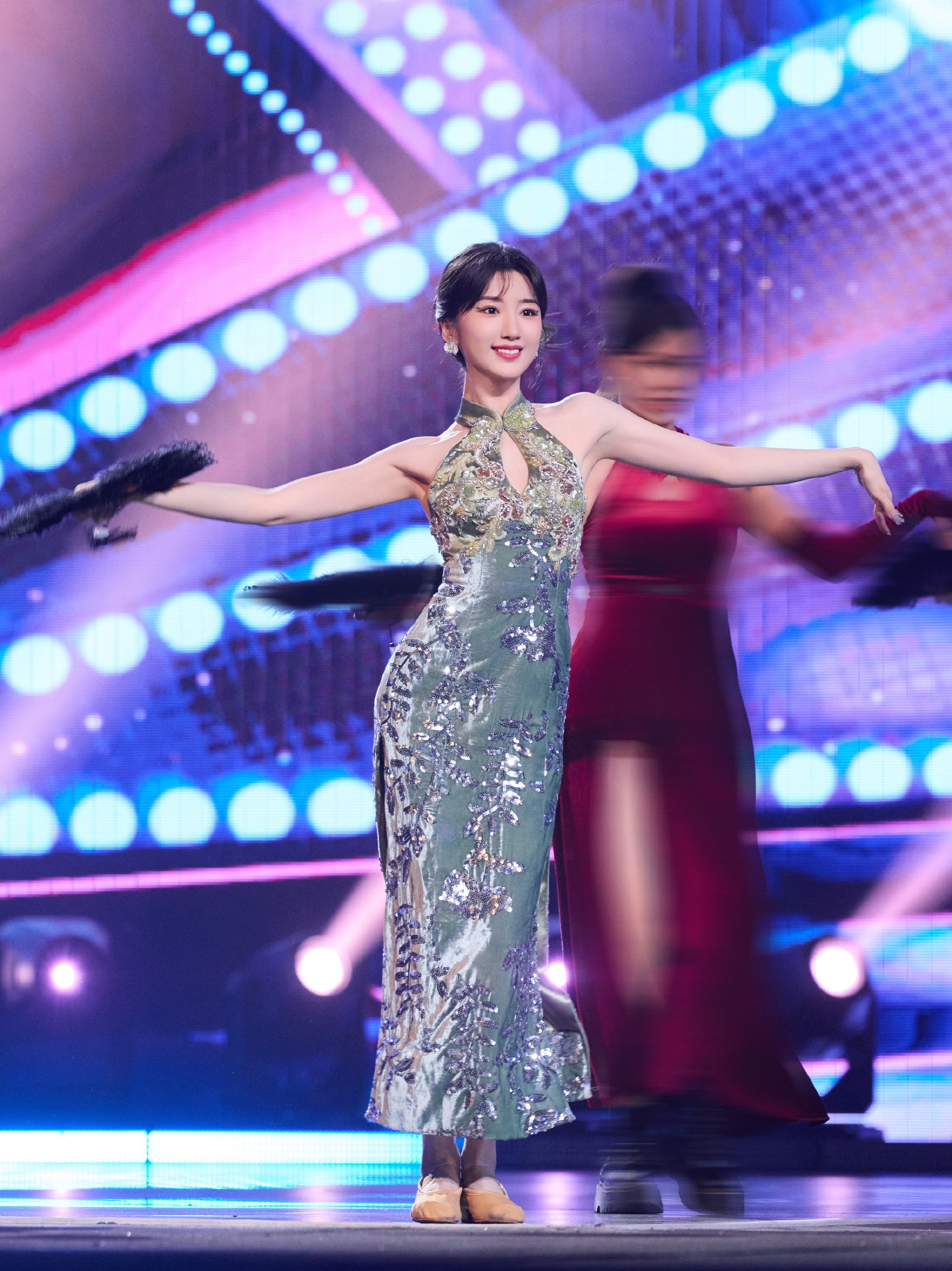 栗山千明出轨深夜剧首播_深夜爆尿吧_