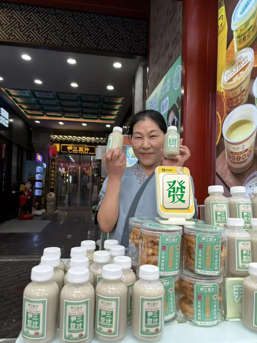 黄仁勋北京必吃榜我们都尝了!后海酒吧老板:他答应以后每年来一次