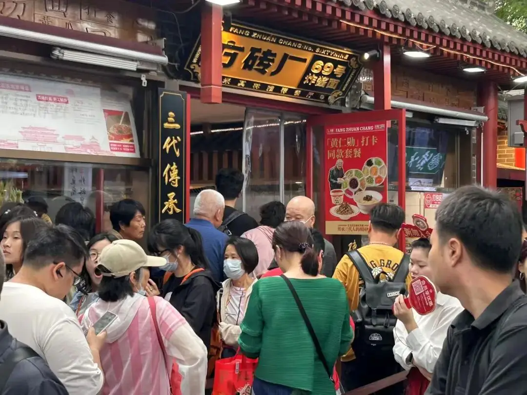 酒吧老板需要每天去酒吧的吗_酒吧老板会调酒吗_