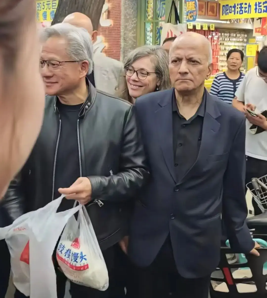 _酒吧老板需要每天去酒吧的吗_酒吧老板会调酒吗
