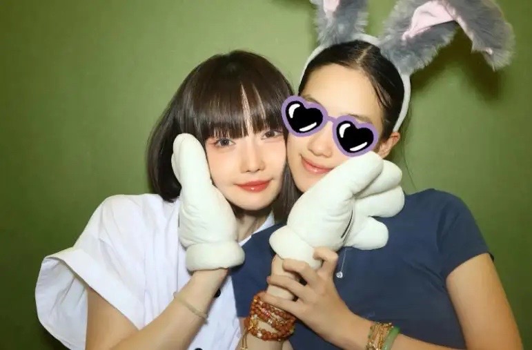 _佟丽娅晒照庆锡伯族西迁节_国外美女辣妈争晒哺乳照