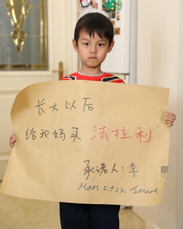 _郭晓敏带娃参加音乐节,11岁李敏好帅气像爸,网友吁“原地出道”_郭晓敏带娃参加音乐节,11岁李敏好帅气像爸,网友吁“原地出道”