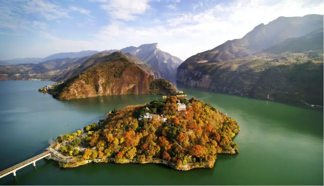 5·19中国旅游日|乐享品质旅途,奔赴人间山河美好__5·19中国旅游日|乐享品质旅途,奔赴人间山河美好