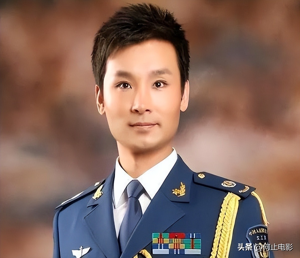 _同是青歌赛冠军！她成了学院副院长，而他在直播间求