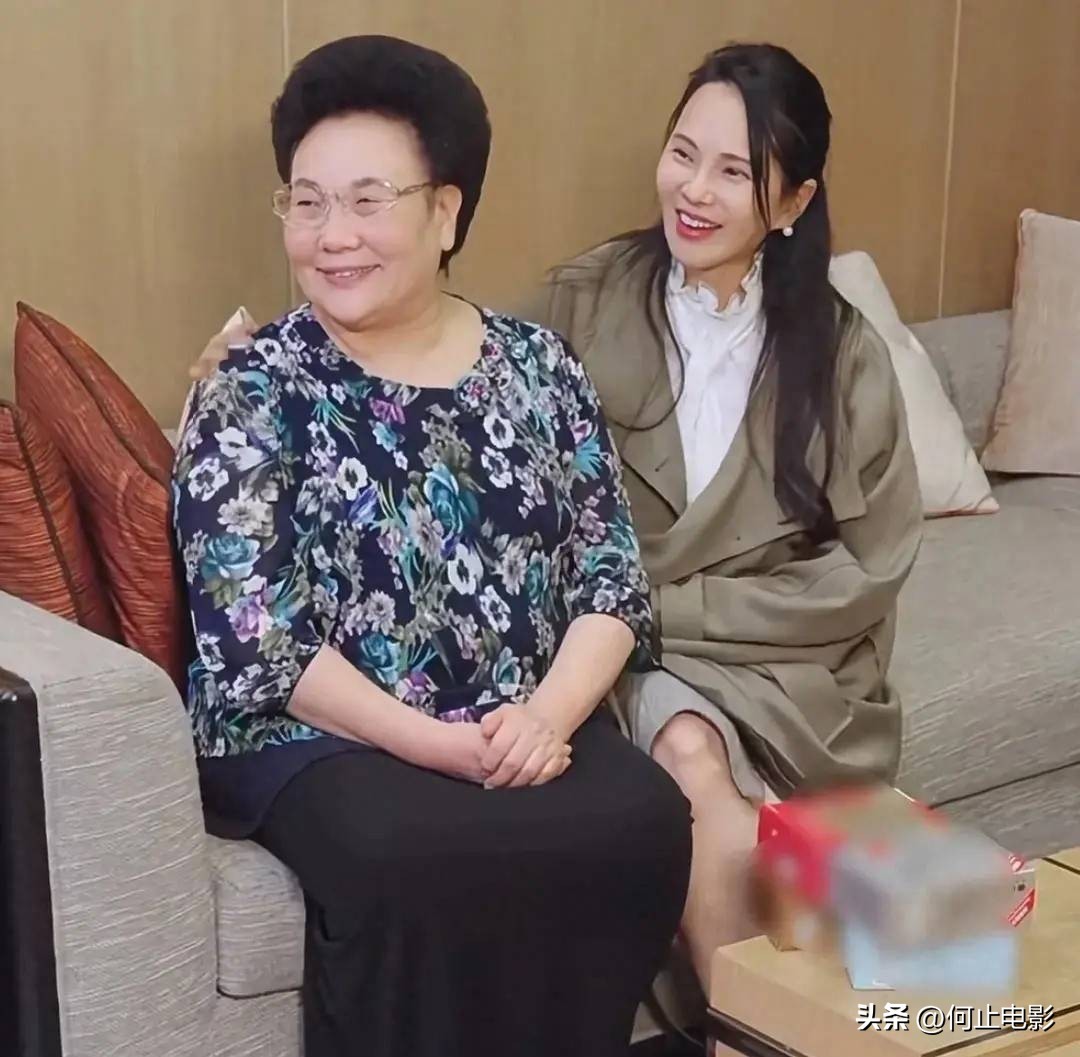 57岁伊能静自曝未绝经,炸出一群“牛鬼蛇神”,秦昊妈妈没说谎_57岁伊能静自曝未绝经,炸出一群“牛鬼蛇神”,秦昊妈妈没说谎_